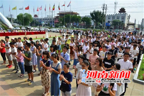 此次儀式中，雙匯集團漯河總部共有210名員成為第一批“金秋獎學(xué)”的獲得者。