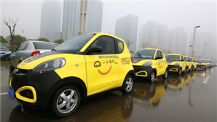 這50輛新能源汽車太黃了！招手即停、一步送到大河車展的門口