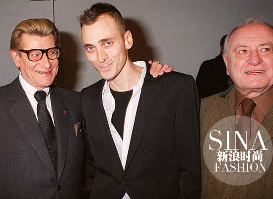 Yves-Saint-Laurent、Hedi-Slimane、Pierre-Bergé在Dior后臺的合影