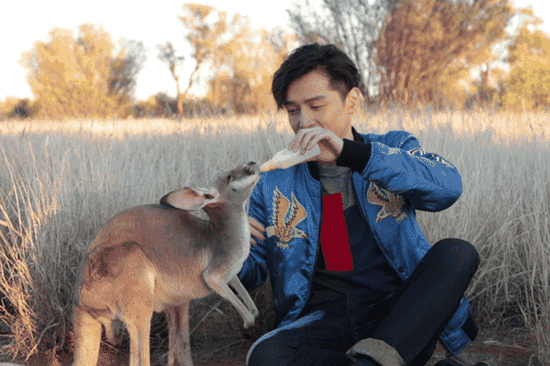 乖哦，慢慢吃~