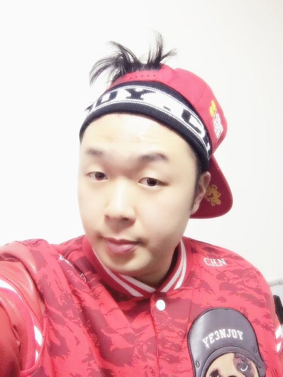 杜海濤曬自拍稱(chēng)像鹿晗