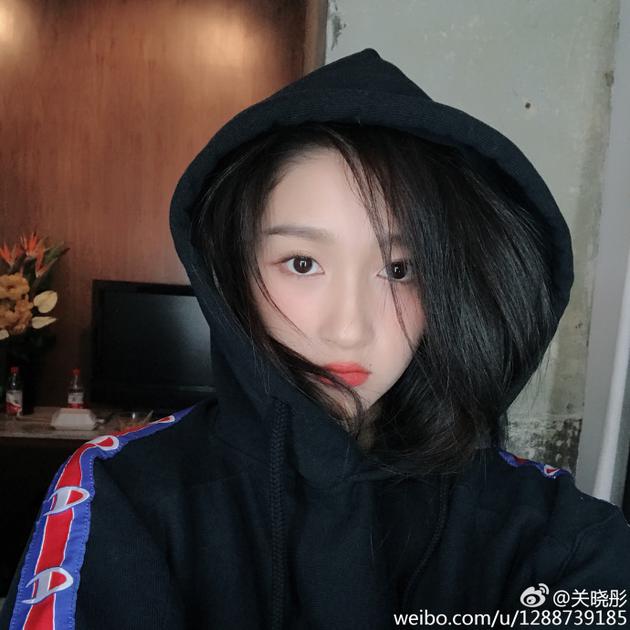 關曉彤情人節(jié)發(fā)福利照