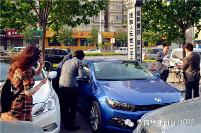 當(dāng)然，小編認(rèn)為最高境界是這位美女，這張照片應(yīng)該取名為論美女的自我修養(yǎng)。