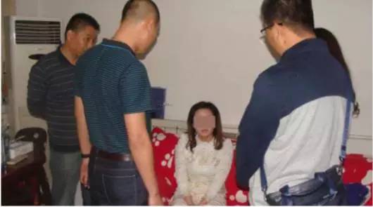 警方抓捕嫌疑人龐某衛(wèi)現(xiàn)場。警方供圖