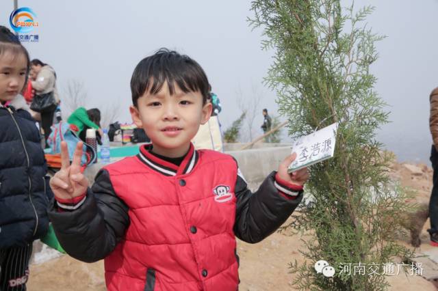 耶！你看，這是我種下的小樹苗！