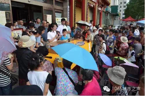 三伏貼熱鬧的抽獎(jiǎng)現(xiàn)場 三伏貼熱鬧的抽獎(jiǎng)現(xiàn)場