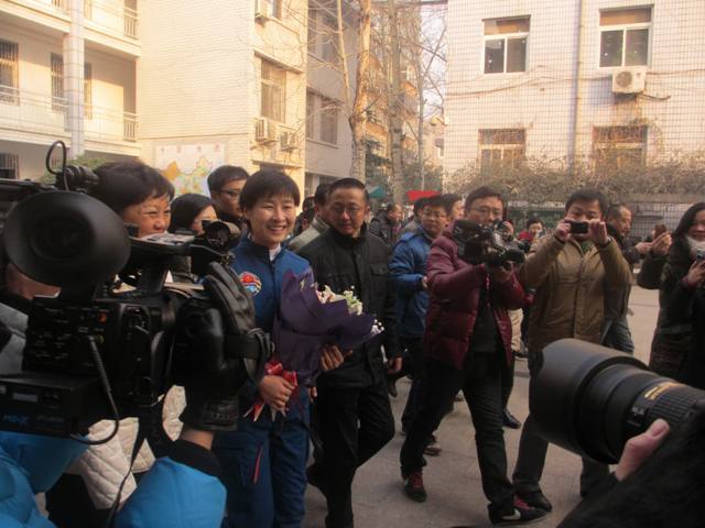 劉洋走進(jìn)母?！嵵萑? oldsrc=