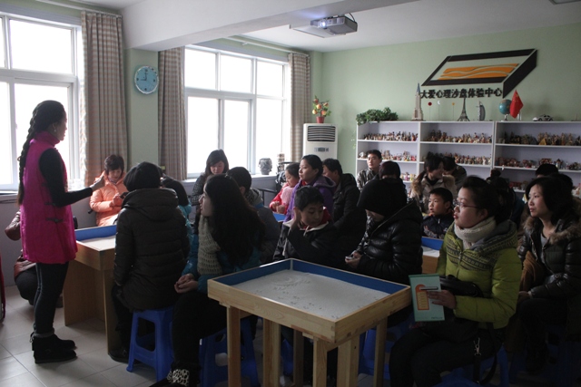 《成長心連心》專家課堂，女主播娜娜姐姐現(xiàn)場主持