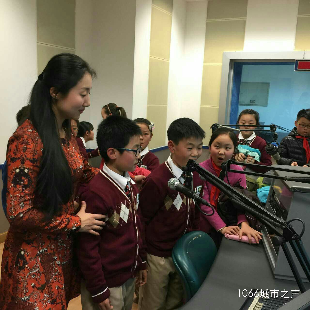 “好激動(dòng)，好激動(dòng)”！天天上學(xué)、放學(xué)都從廣播大廈經(jīng)過，今天終于進(jìn)來了！