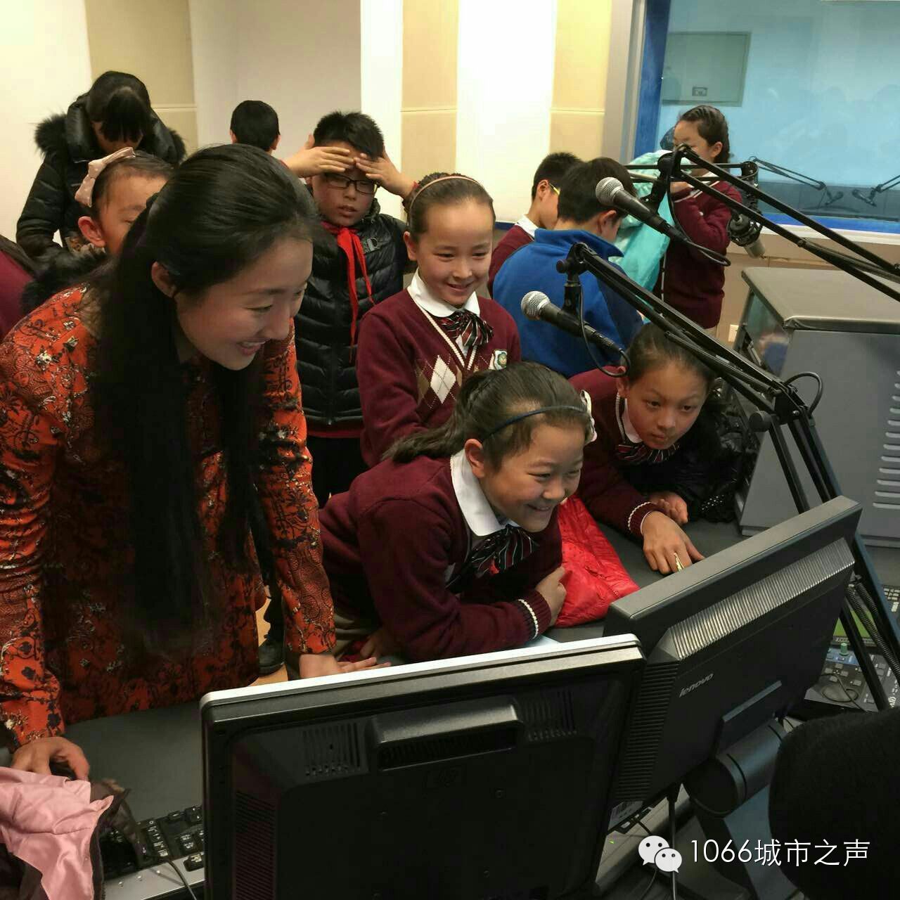 “好激動(dòng)，好激動(dòng)”！天天上學(xué)、放學(xué)都從廣播大廈經(jīng)過，今天終于進(jìn)來了！