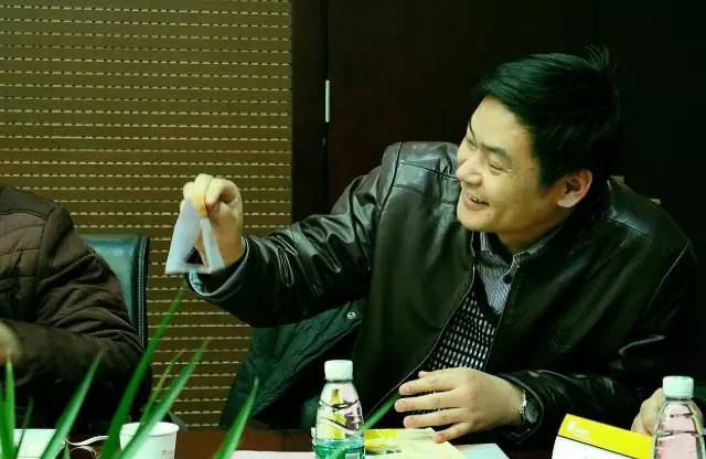 孫躍青 鄭州市公交公司車長，首屆河南十大影響力公職人員獲獎?wù)? oldsrc=