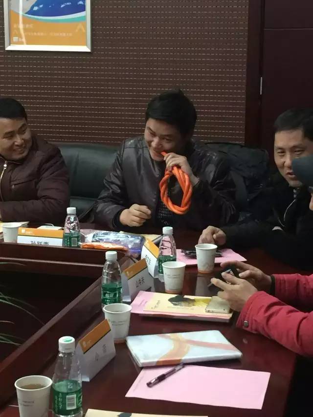 小編想問一下咬膠管的孫老師，優(yōu)質(zhì)膠管的口感如何呢？