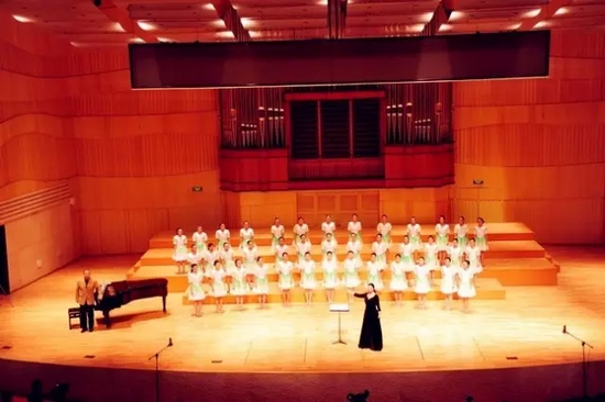 百名大學(xué)生共同謳歌長(zhǎng)征壯麗篇章