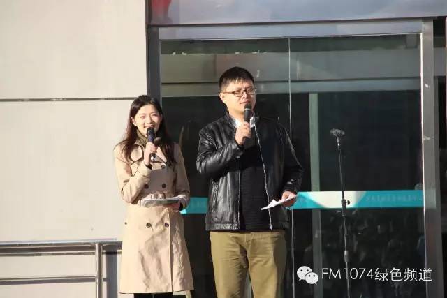 主持人肖震、陳藝主持活動(dòng)