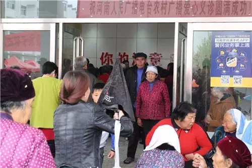 現(xiàn)場(chǎng)真是的人山人海，只能用太火爆三個(gè)字形容了！