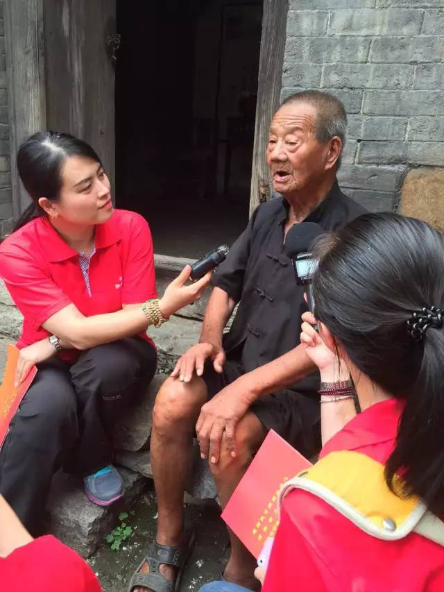 84歲的李隨義老人說起當(dāng)年皮定均帶領(lǐng)的八路軍進(jìn)村護(hù)民，十分動(dòng)容