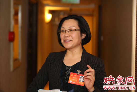 全國(guó)人大代表、商丘市實(shí)驗(yàn)小學(xué)校長(zhǎng)高阿莉做客映象網(wǎng)兩會(huì)微視。