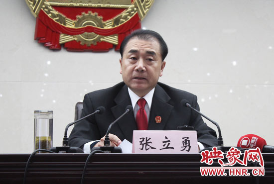 省高院院長張立勇說，全省法院一定要堅定為農(nóng)民工討薪的立場不動搖