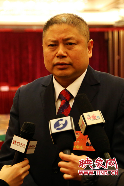 全國政協(xié)委員，河南弘昌集團、信陽毛尖集團董事長陳世強