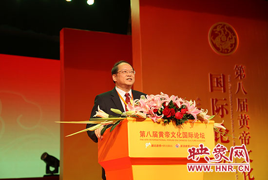 臺灣大學哲學系教授、美國耶魯大學哲學博士傅佩榮做演講