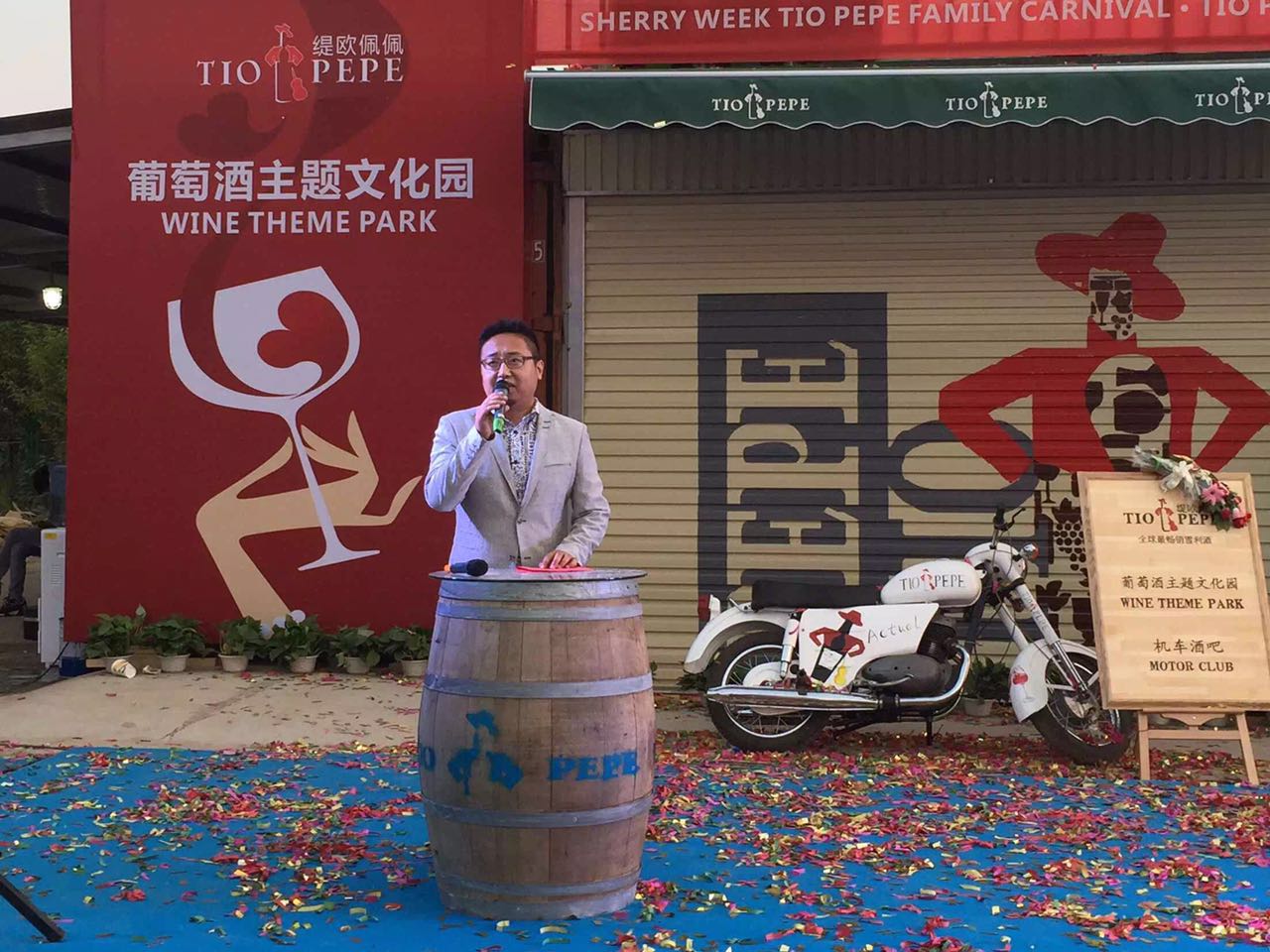 我們的巖歐巴出場嘍！真的是迷倒臺下一片！