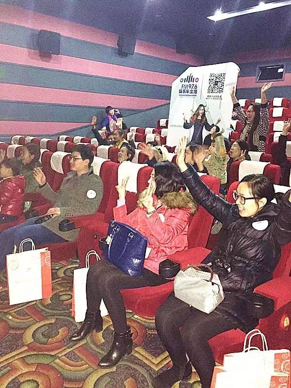 來到活動現(xiàn)場的每一位觀眾都十分熱情哦！