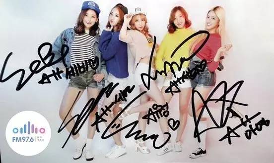 哎呦不錯哦！路飛收到美女們的簽名照，到底中意哪一位呢？