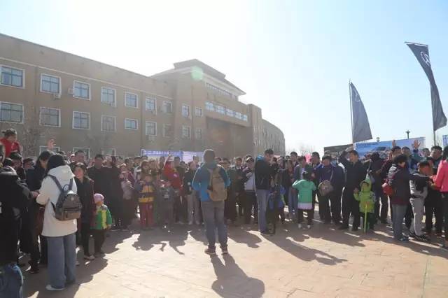 主持人胖達(dá)帶領(lǐng)魚油們進(jìn)行抽獎環(huán)節(jié)，禮物大大滴呦！