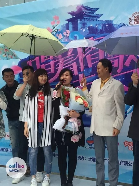 海波瞞著妻子，請來妻子的家人，耿梅驚喜感動，喜極而泣~