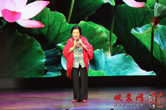 著名越調(diào)表演藝術(shù)家、越調(diào)皇后毛愛蓮演唱《白奶奶醉酒》選段“好一個(gè)俊俏的趙鳳英”