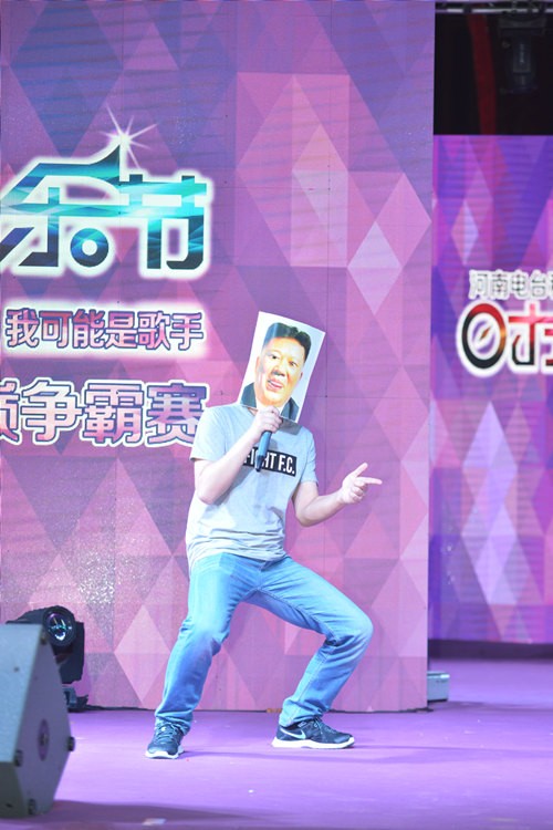 不過(guò)隨后的阿強(qiáng)老師現(xiàn)場(chǎng)傳授RAP教程，同樣不遜于老楊呢??！