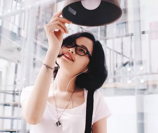 當然，怎么能少的了美女出鏡？