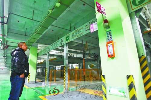 翰林世家小區(qū)的地下車(chē)庫(kù)，一層改造成兩層，可多停放50輛車(chē)。