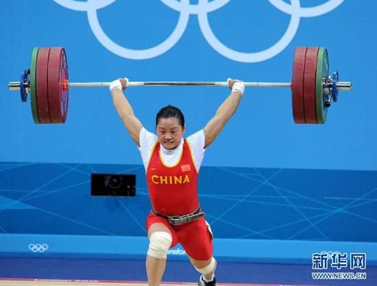 在倫敦奧運(yùn)會(huì)女子58公斤級(jí)決賽中，李雪英以246公斤總成績(jī)奪得金牌