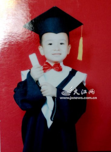 照片上的音容笑貌還在，可人卻走了