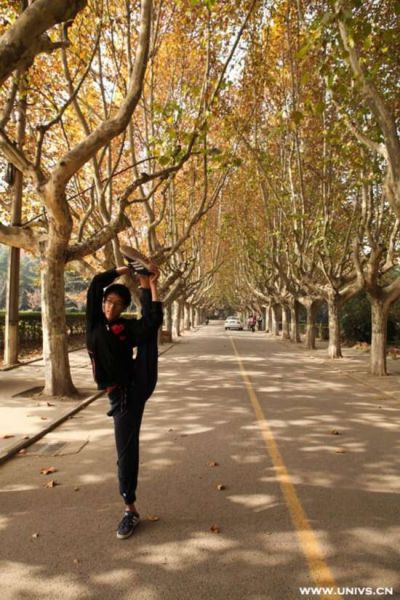 看帥哥美女展示高難度動(dòng)作 看帥哥美女展示高難度動(dòng)作