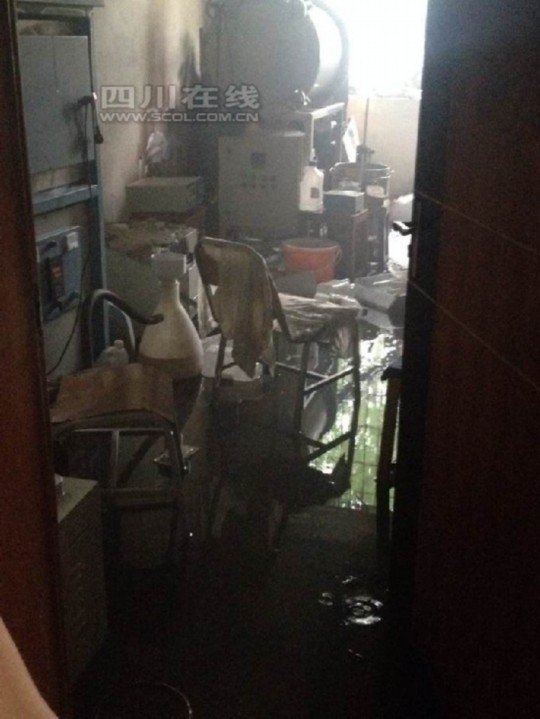 2日上午9時(shí)許，成都理工大學(xué)測(cè)試樓內(nèi)一實(shí)驗(yàn)室起火，造成一人輕傷，目前明火已滅