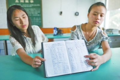 劉龔帶的2012屆畢業(yè)生一天就募捐了5000多元，并一一登記