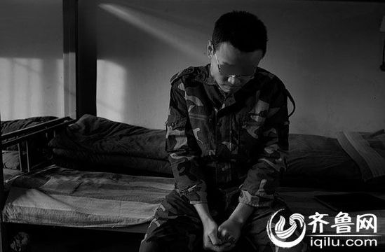 　因癡迷于賭博，研究生方光被學(xué)校開除。方光在濟(jì)南一戒網(wǎng)學(xué)校接受教育