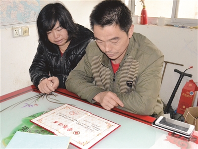 如今，劉圓父母想念女兒時只能看著榮譽證書發(fā)呆