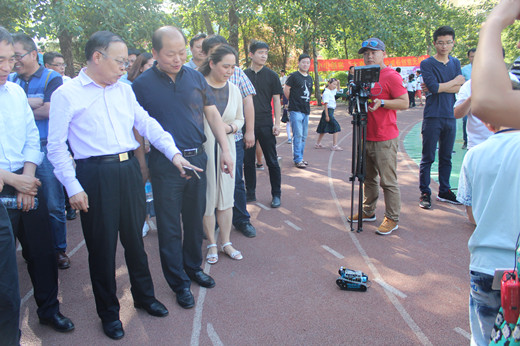 欣賞遙控機器人