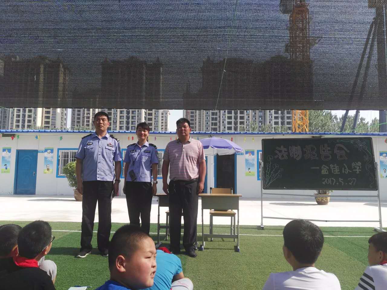 馮建嶺副校長強(qiáng)調(diào)法制教育的重要性