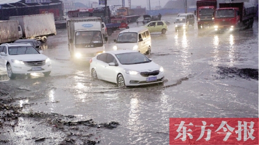 鄭州南四環(huán)柴郭轉(zhuǎn)盤南500米處的“泥坑”，