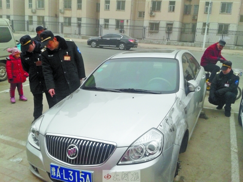 別克車(chē)四個(gè)輪子均被盜