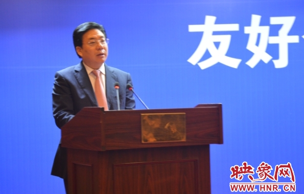 市委副書(shū)記、市長(zhǎng)李柳身出席簽約儀式并講話