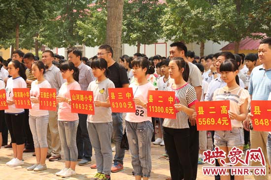 經(jīng)過一周的廣泛宣傳動(dòng)員，全縣教育系統(tǒng)共捐款174113元。