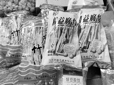 內(nèi)黃腐竹含吊白塊被曝光后，市場上內(nèi)黃產(chǎn)腐竹難覓蹤跡。攤主所售產(chǎn)品大多出自河南許昌和河北保定