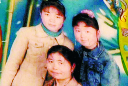 兩個(gè)女兒已長(zhǎng)大成人,妻子也已歸來(lái),這個(gè)分離12年的家庭,離幸福越來(lái)越近(翻拍)。