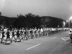 廣場舞大媽“轉(zhuǎn)行”，徐州每晚萬人暴走