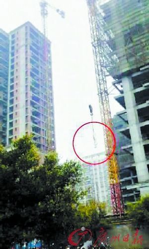 什么也擋不住吃貨的腳步 開塔吊車買酸辣粉 什么也擋不住吃貨的腳步 開塔吊車買酸辣粉